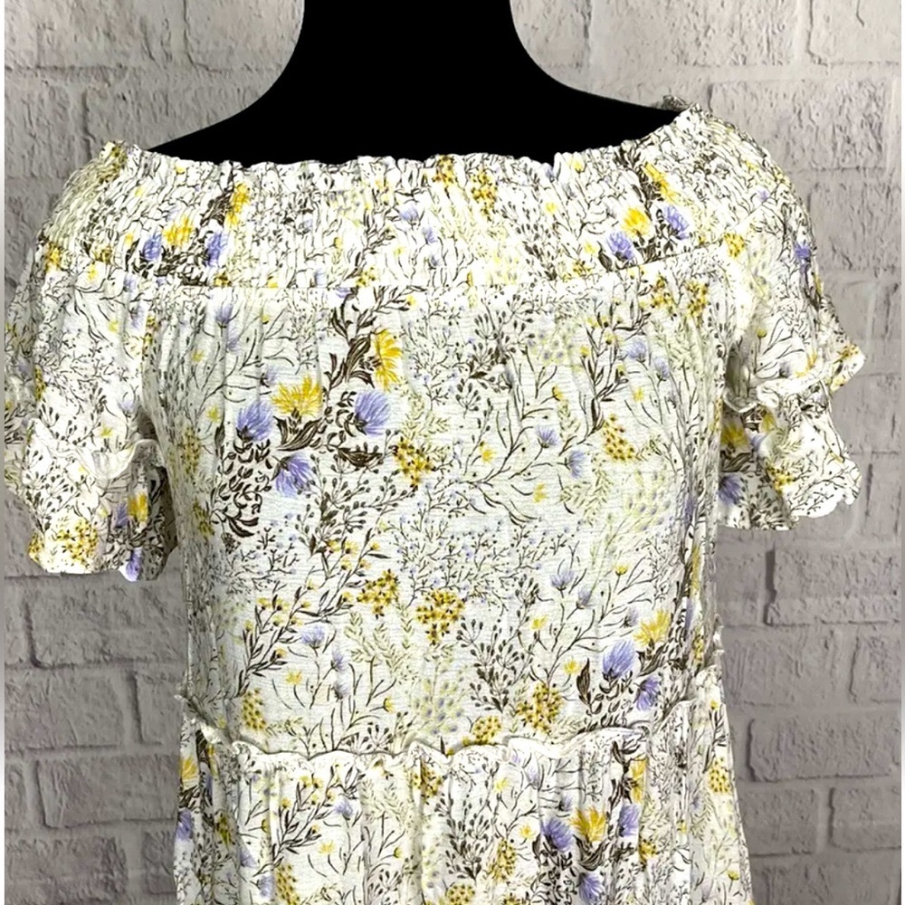 🛍️MARCH MADNESS Forever 21 Dress Maxi Cream Yellow
Woven Floral Flutter Sleeve